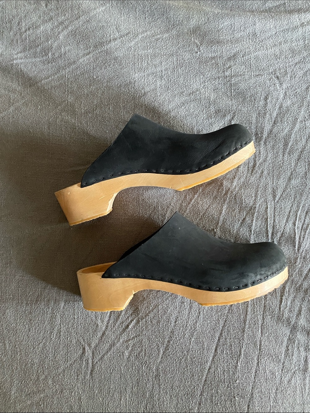 Bryr Black Leather Slip-On Women's Clogs - Picture 2 of 5